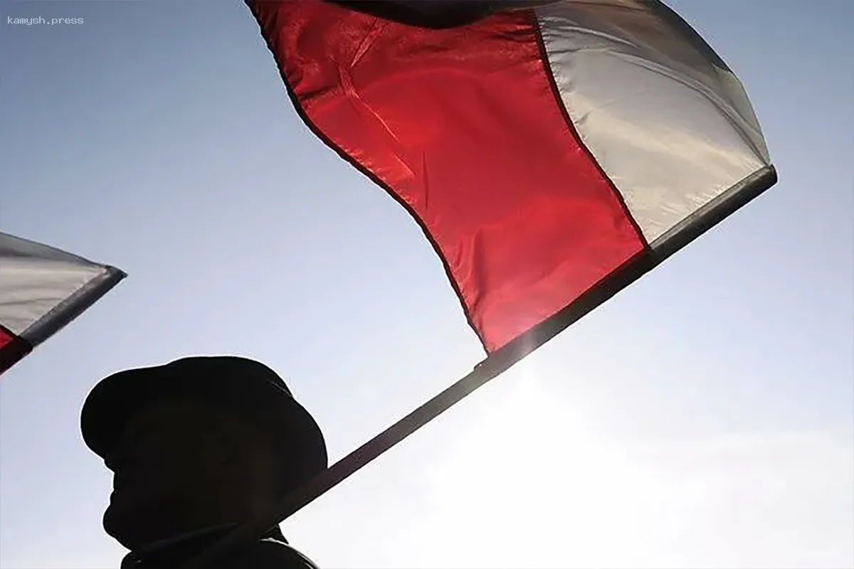 В Польше возникло недовольство из-за встречи министра иностранных дел с оппозиционером в баре