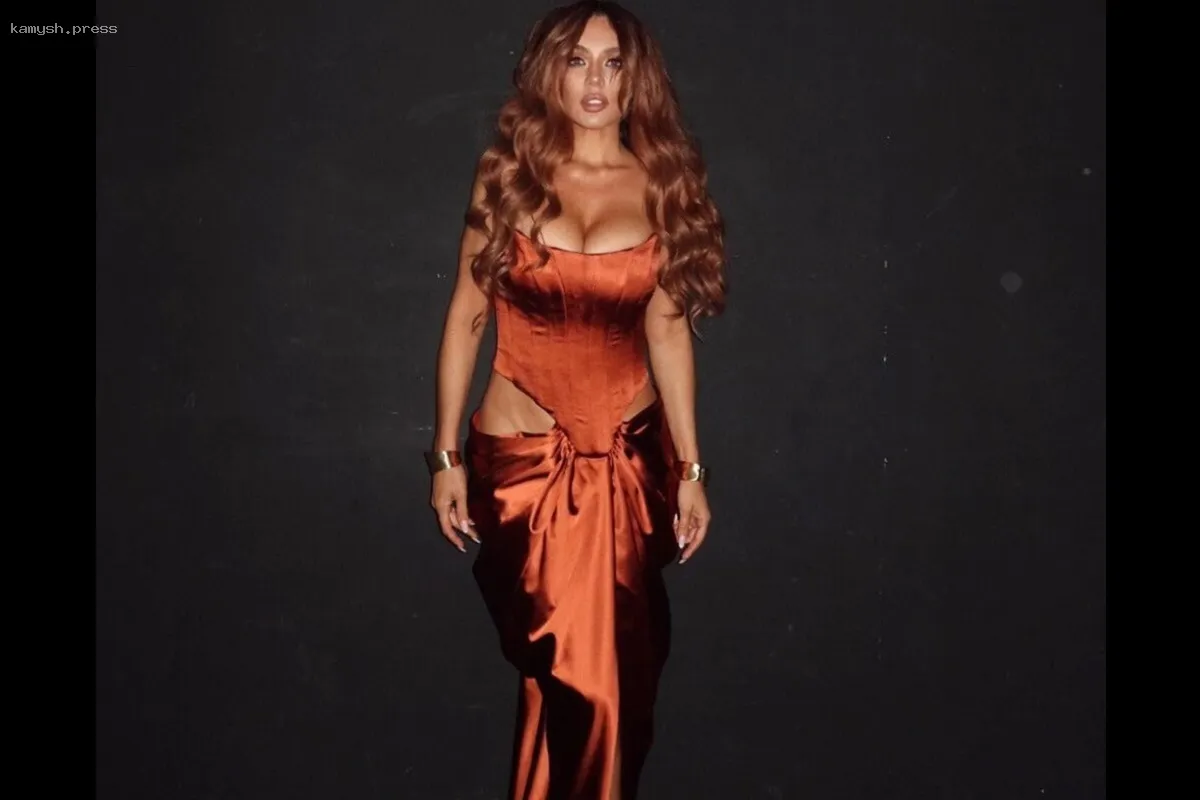 Критика Седоковой за смелый наряд на премии «Жара»