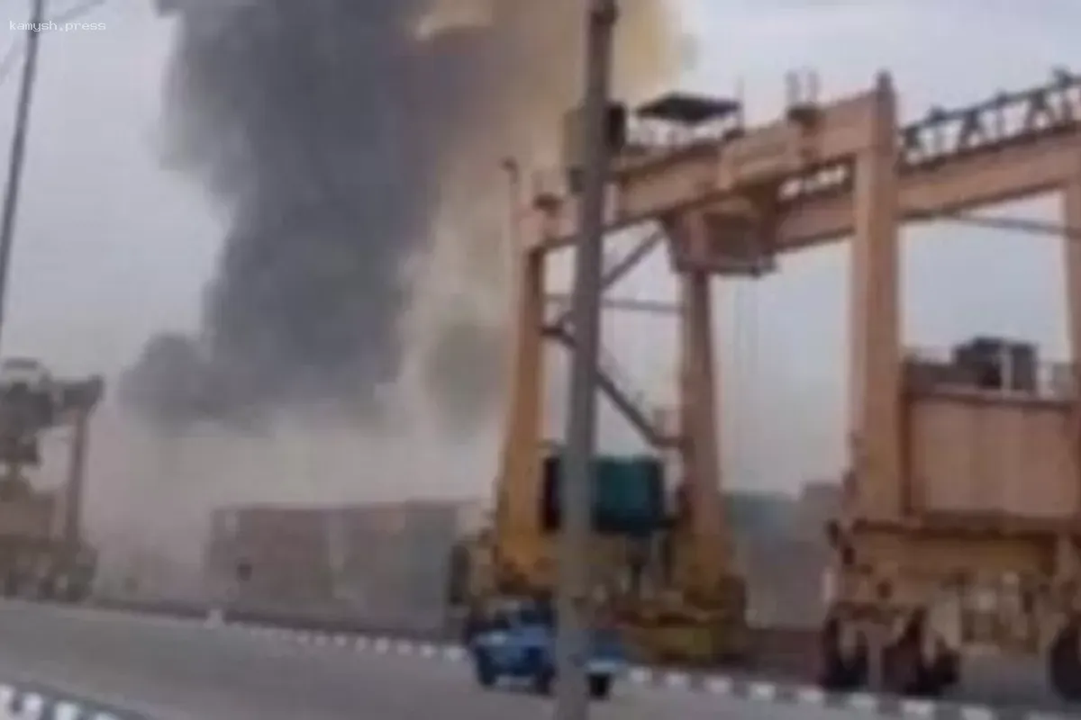 В иранском порту Бендер-Аббас произошел разрушительный взрыв