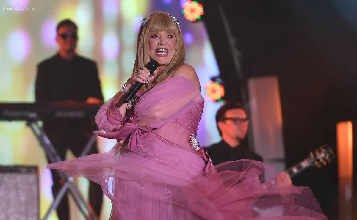 Это конец. От Аллы Пугачевой отвернулись последние преданные поклонники. Возврата в Россию не будет?