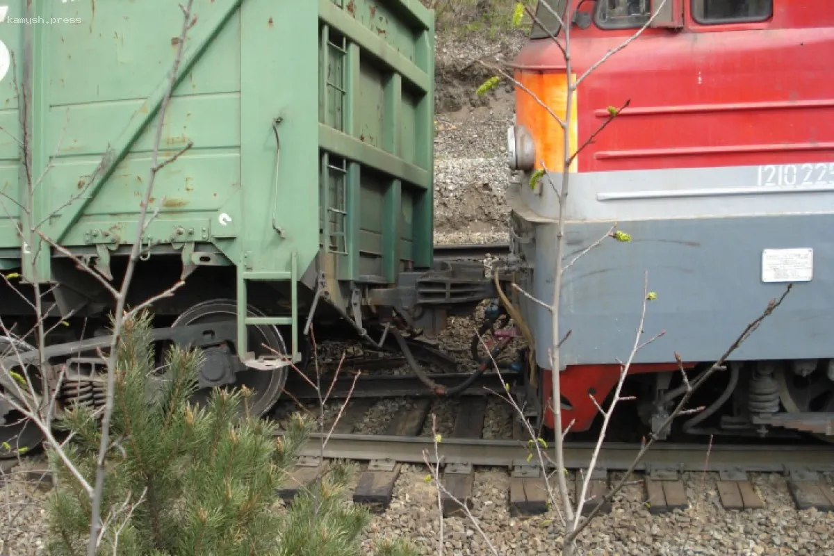 В Саратовской области произошла авария с грузовыми вагонами