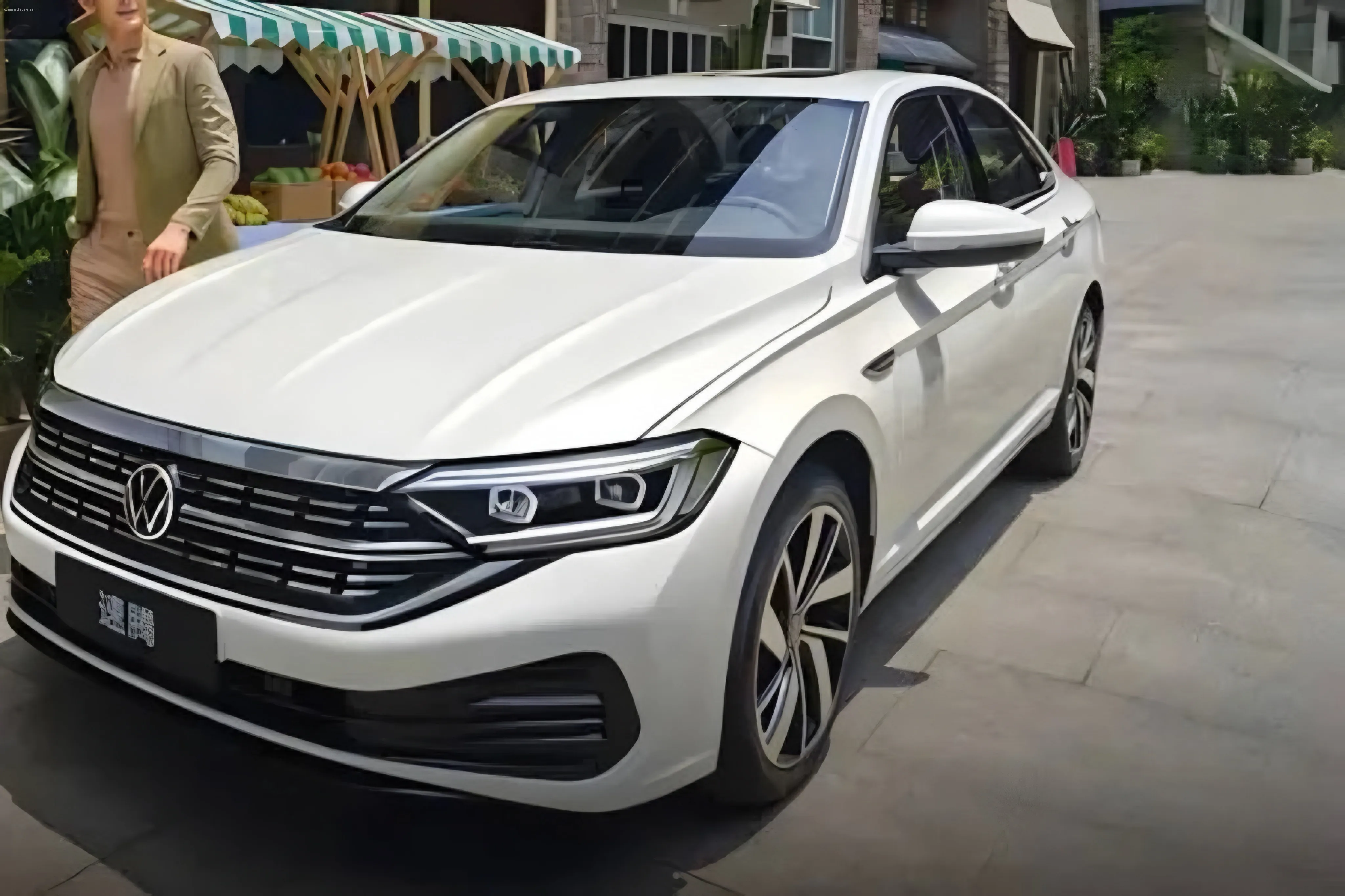 В Китае состоялся премьерный показ обновлённого Volkswagen Sagitar: объявлены цены и комплектации