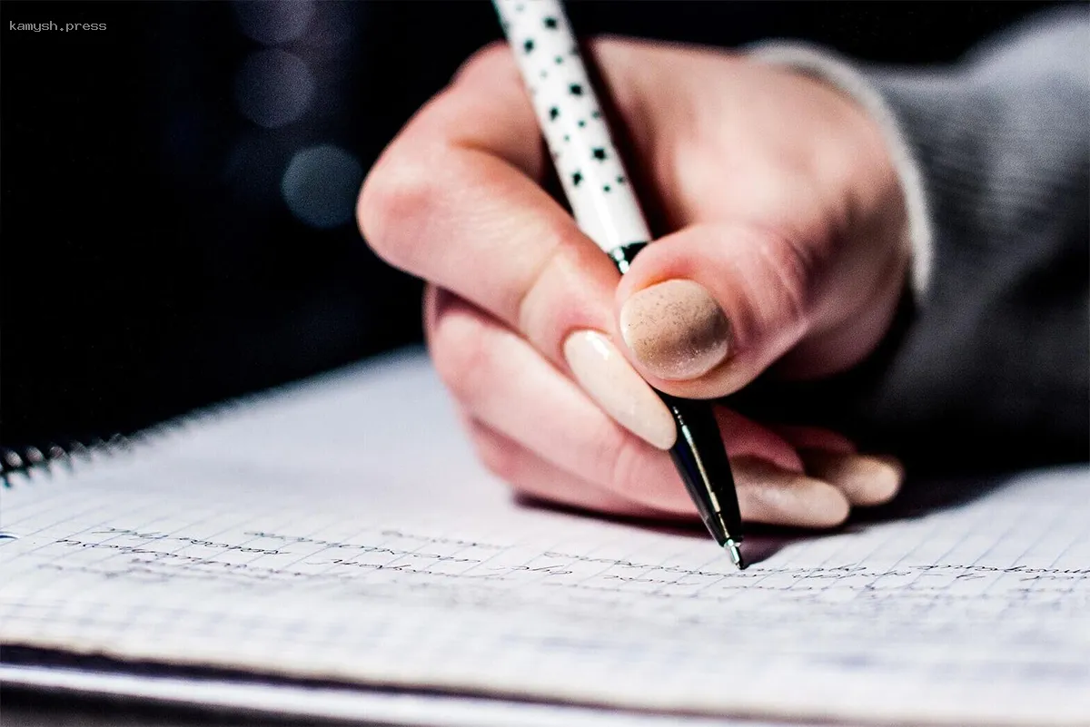 Школьник нанес травму однокласснице ручкой в Приморском крае