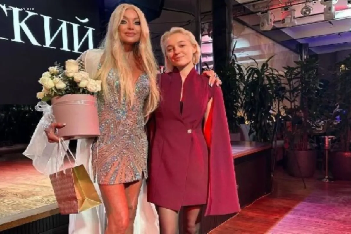 Анастасия Волочкова пообещала дочери великолепную свадьбу, но без лишних гостей