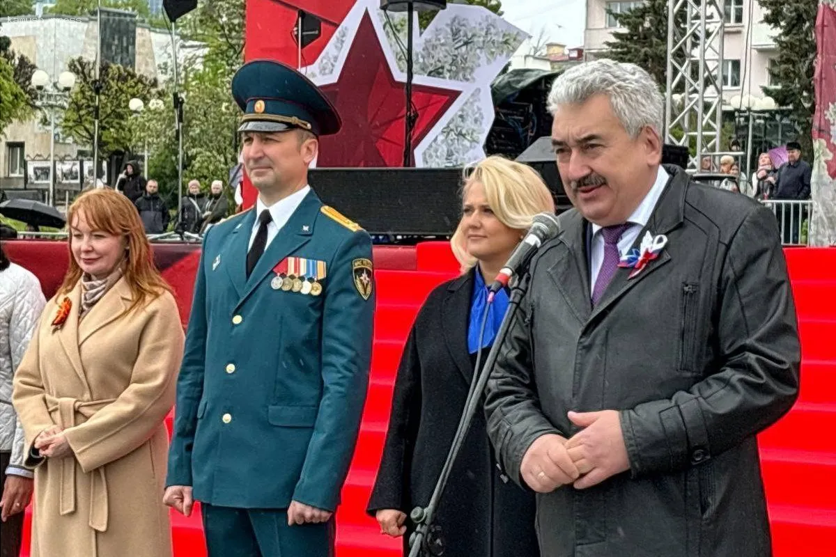 Спикер Госсовета Чувашии Леонид Черкесов поздравил участников юбилейного Парада юных патриотов и дошкольников