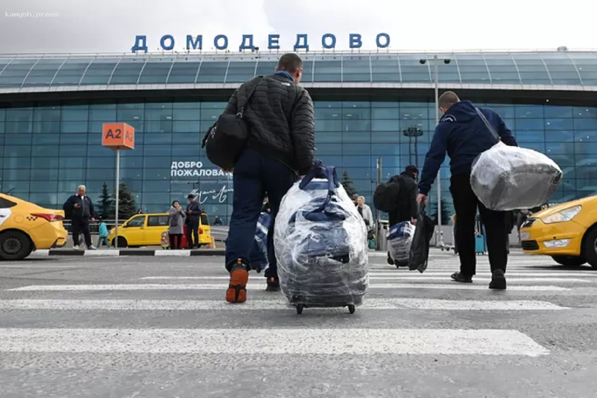 Рейсы из Москвы в Волгоград задержаны по причине воздушной тревоги