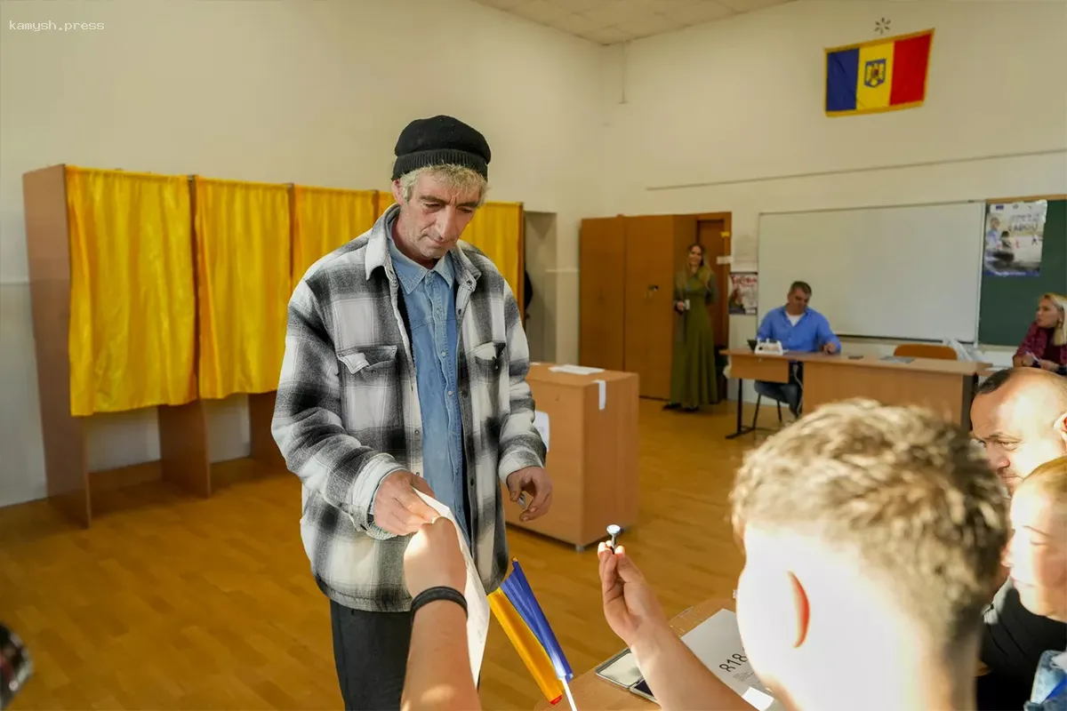 Симион ведет на президентских выборах в Румынии по результатам 90% голосов