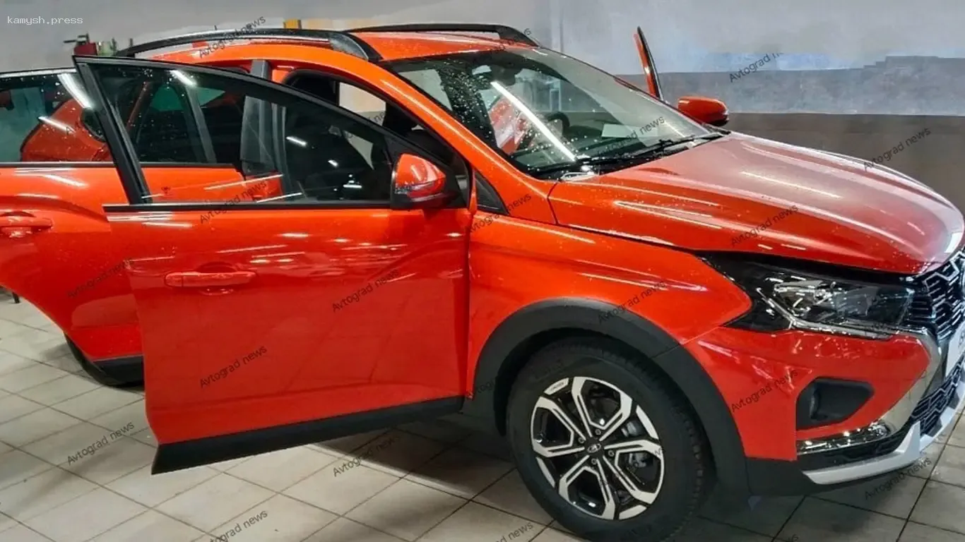 На фото предсерийная Lada Iskra: яркий дизайн, новый двигатель и мультимедиа-система