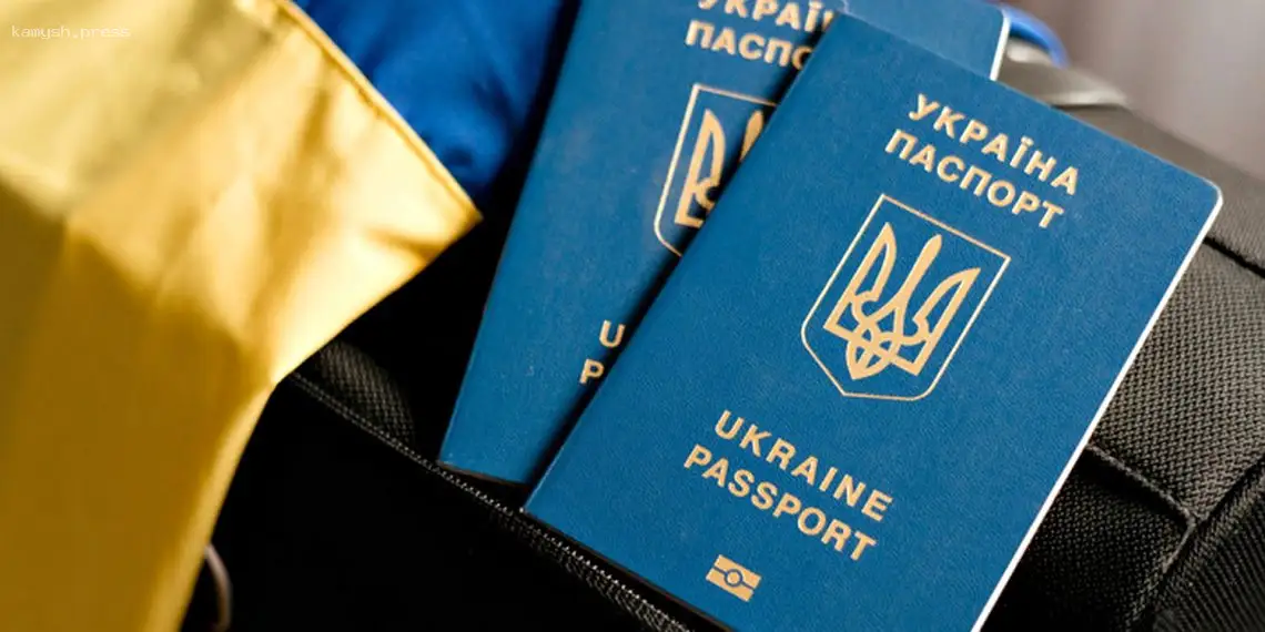 В ГНС рассказали, какой налоговый документ необходим для выезда за границу на ПМЖ