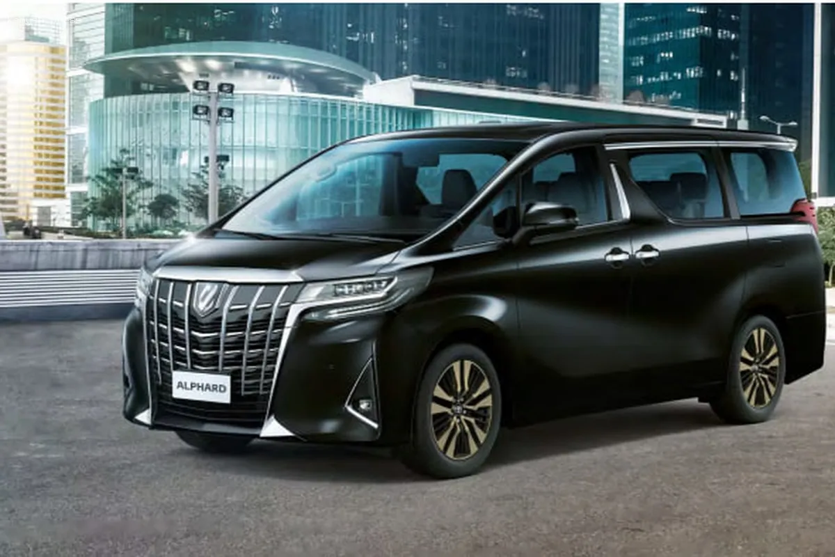 В России стартовала отзывная акция для Toyota Alphard из-за возможных неполадок с капотом