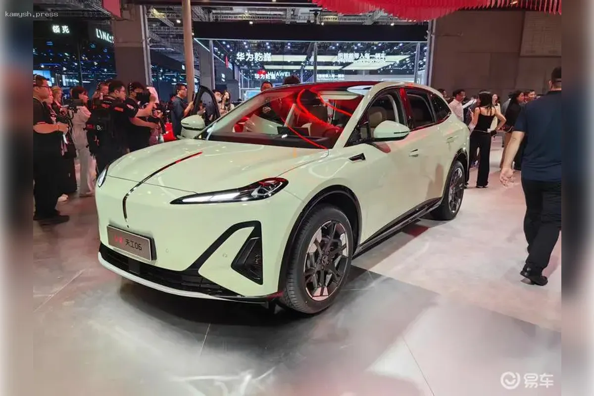 Китайский производитель автомобилей класса люкс Hongqi представил новую гибридную модель