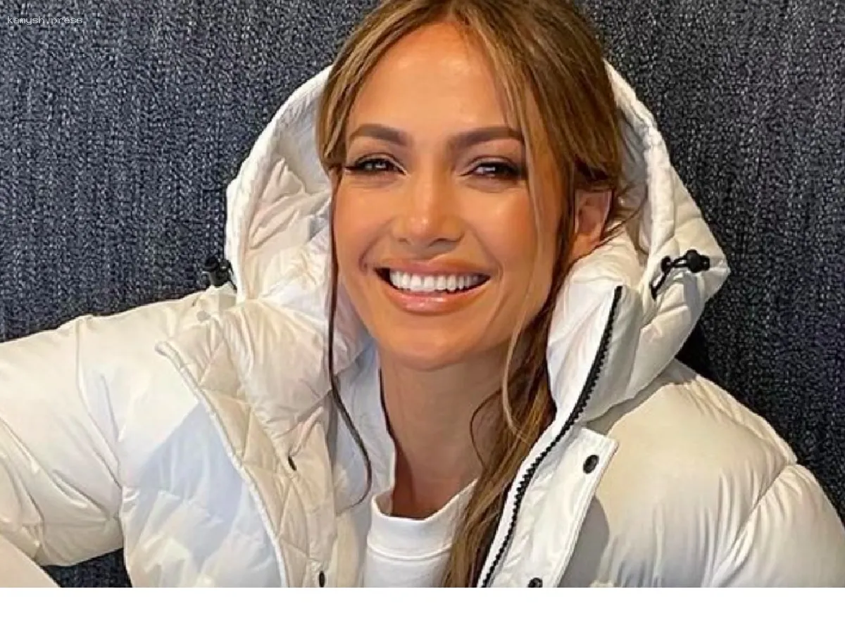 Дженнифер Лопес поделилась редким снимком своих 17-летних близнецов