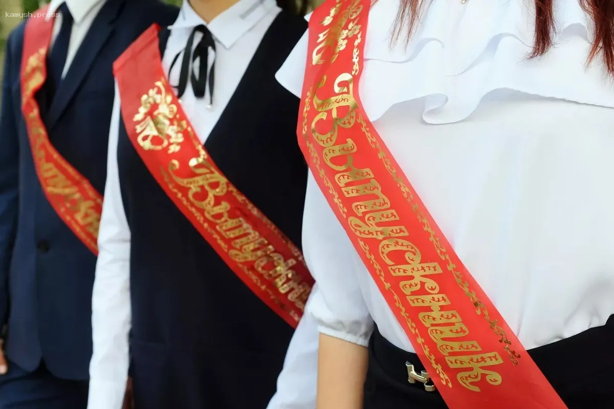 В Екатеринбурге учителям лицея запретили встречаться с выпускниками в кафе