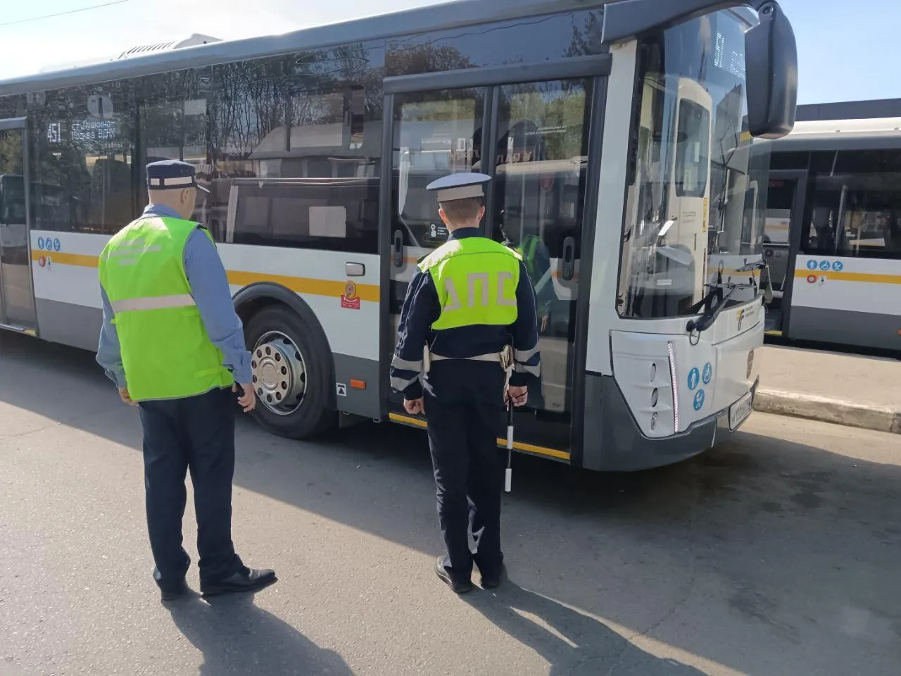 В Пушкинском округе проверили подготовку автобусов к летнему сезону