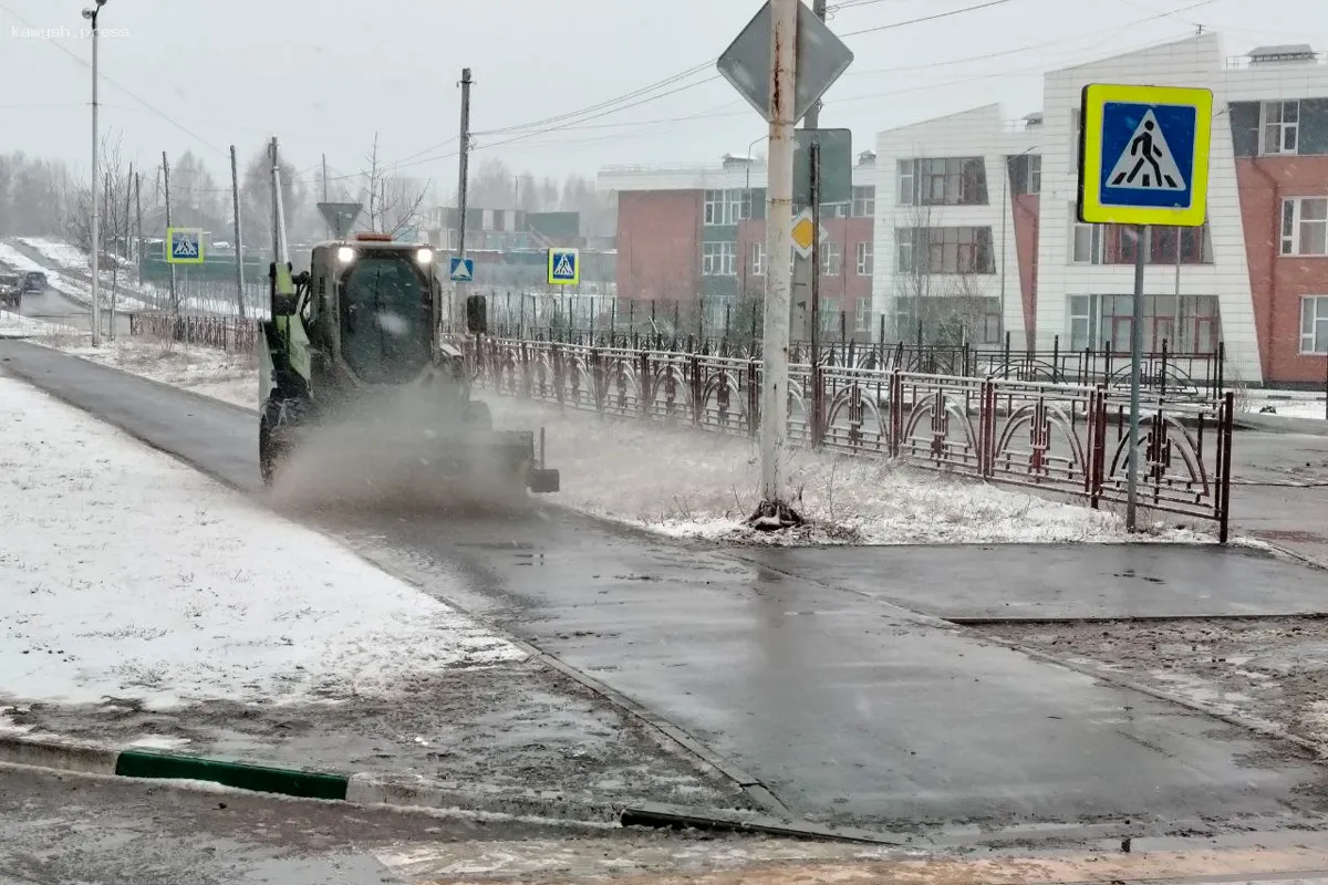 Мэр Иркутска Руслан Болотов дал указание усилить работу по очистке улиц после утреннего снегопада