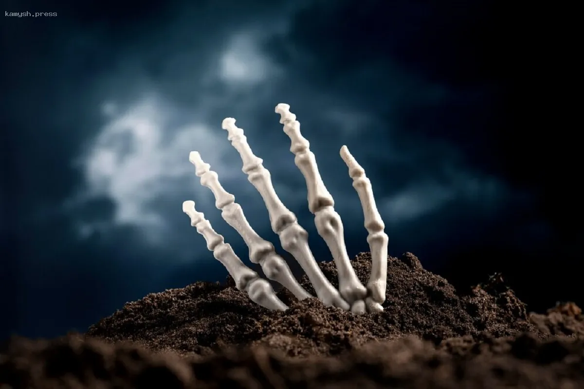 В тайской провинции неожиданно обнаружен загадочный скелет в желтой футболке