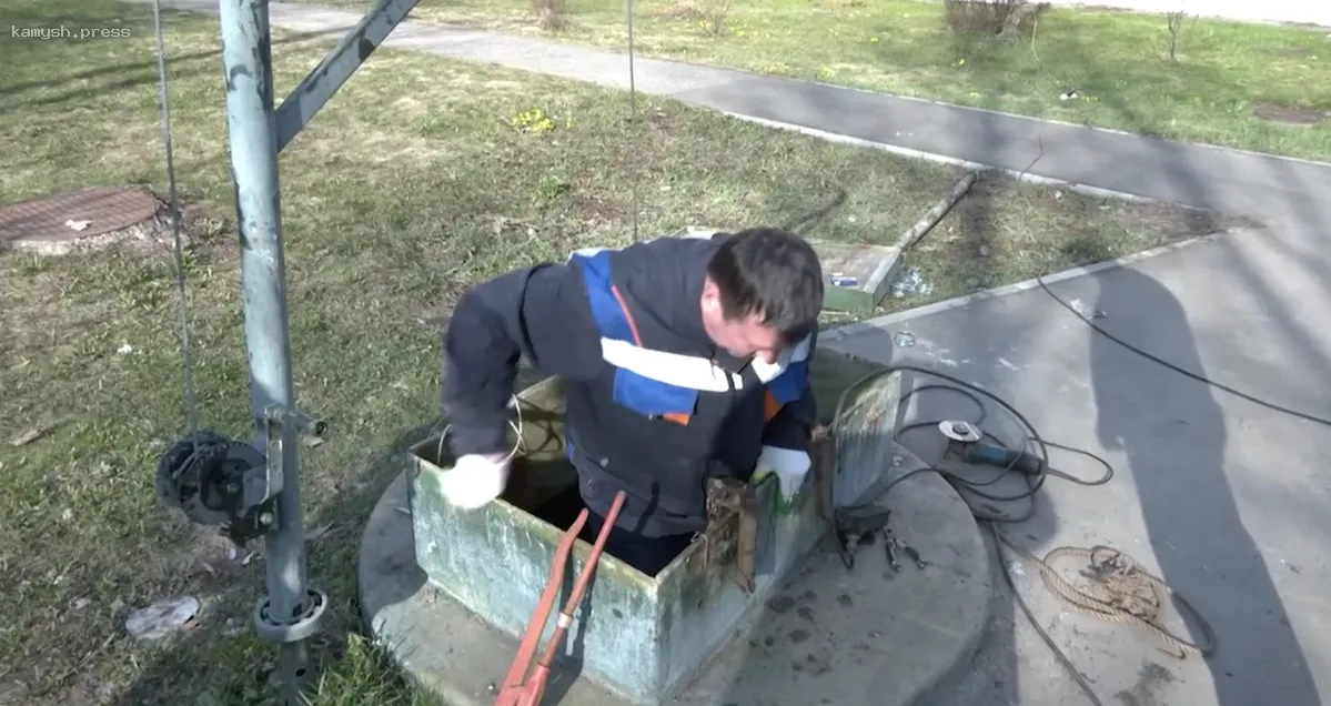 В поселке Зеленоградский округа Пушкин устанавливают новое насосное оборудование