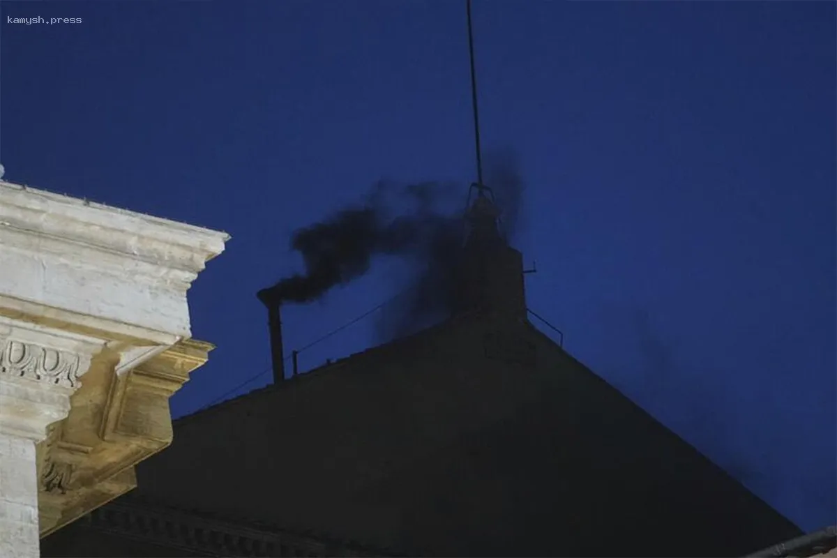 Конклав не избрал нового Папу Римского в первом голосовании