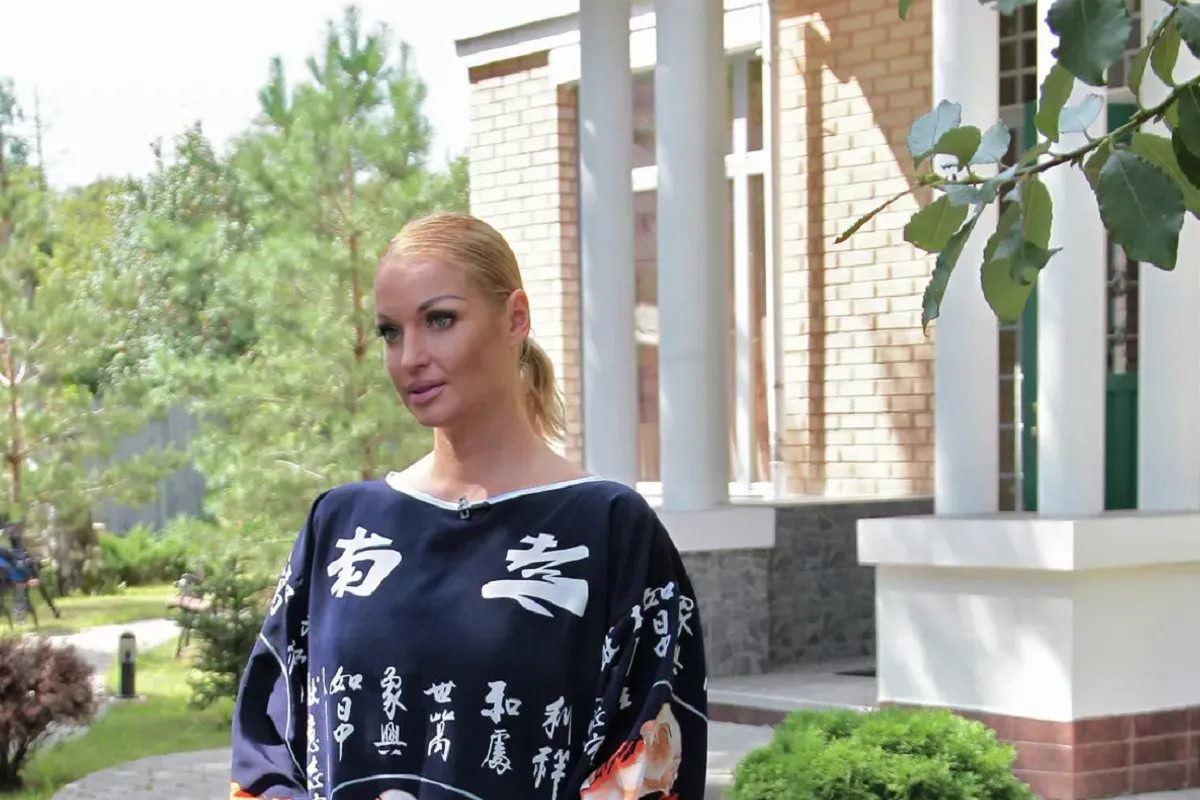 Суд взыскал долги Волочковой за коммуналку