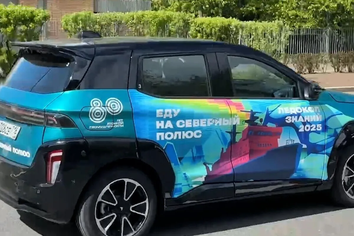 Электромобиль «Атом» впервые проехал по улицам столицы