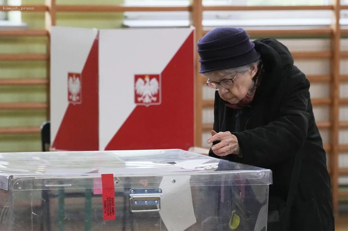 Результаты экзитполов: Тшасковский и Навроцкий вышли во второй тур выборов президента Польши