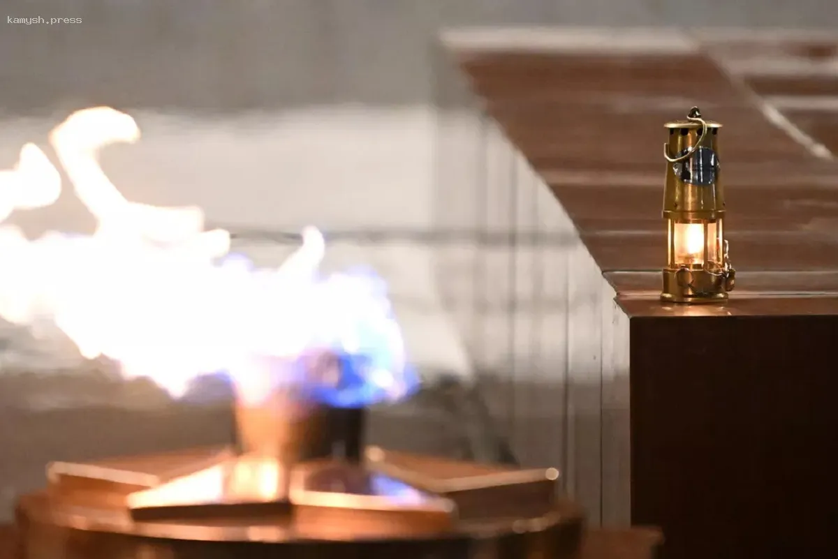 Жительница Новосибирска предстанет перед судом за прикуривание от Вечного огня