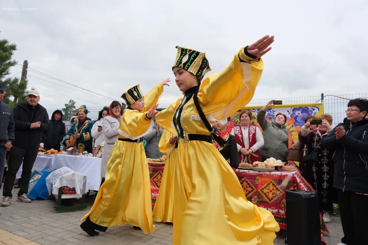 Глава Думы Астраханской области Игорь Мартынов посетил праздник Наурыз в Камызякском районе