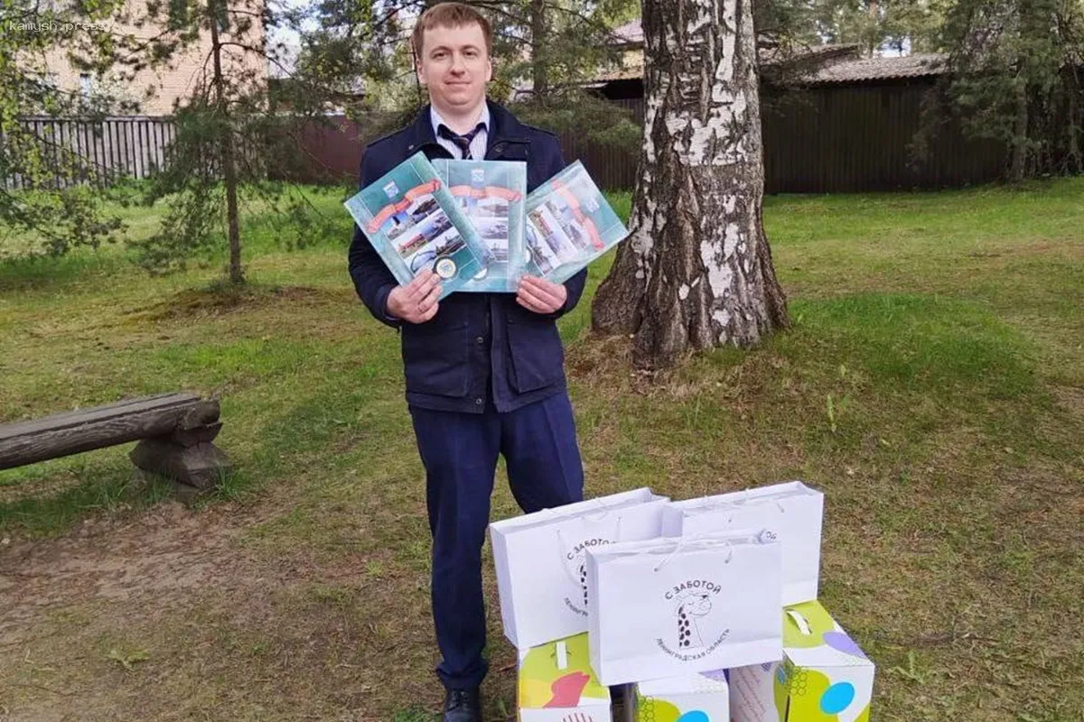 Мальчик из Ленобласти мечтал о брате, и вот у него сразу три