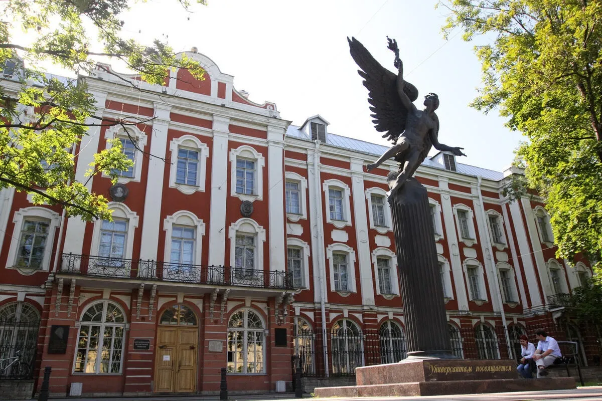 Студент СПбГУ, задержанный в университете, обвиняется в причастности к троцкистской группе