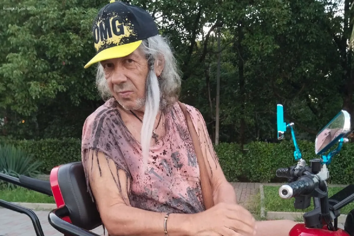 «Кто его подталкивал?»: Дочь Александра Кузьмина не смогла сдержать слез на похоронах отца