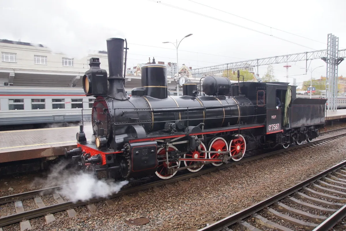 На Финляндском вокзале прошел парад исторических паровозов, участвовавших в Великой Отечественной войне