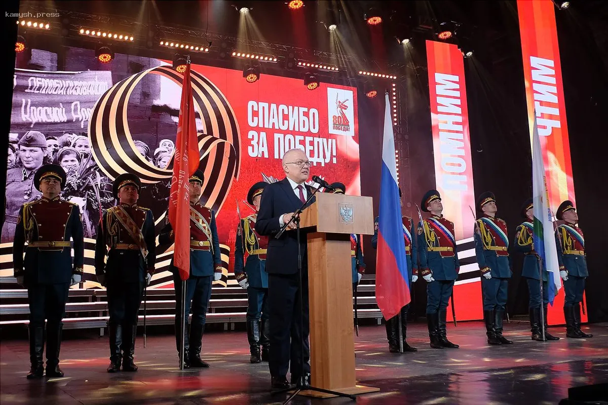 Губернатор Кировской области Александр Соколов наградил выдающихся специалистов из различных сфер