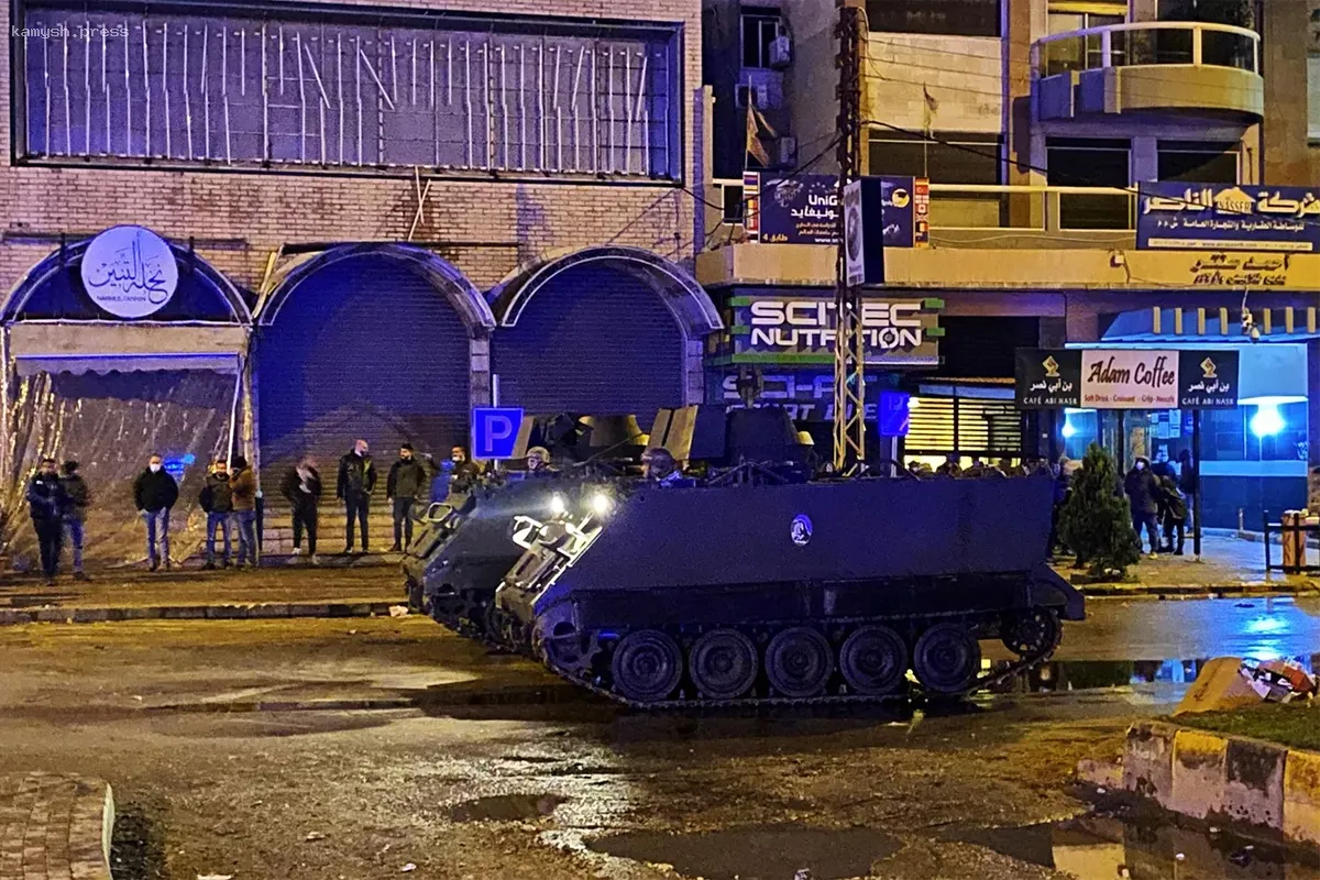 Столкновения в Триполи: слышны выстрелы и закрыт аэропорт