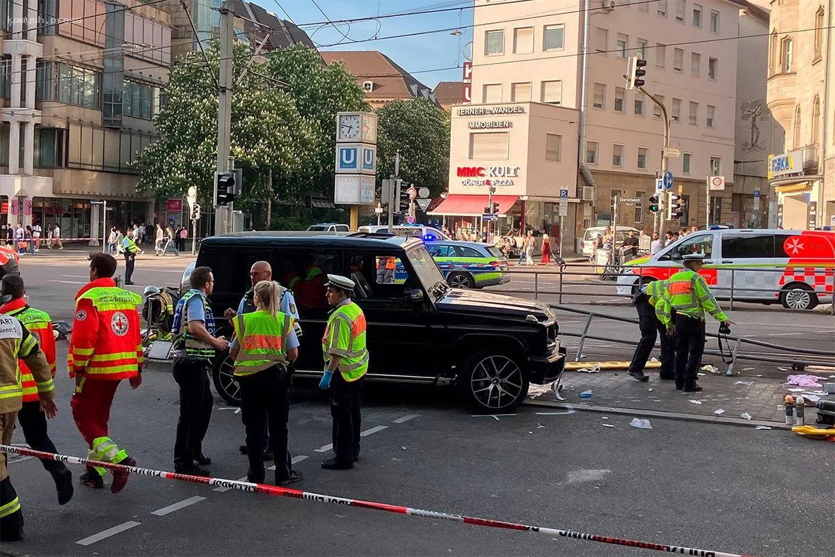 В Штутгарте автомобиль сбил восемь человек