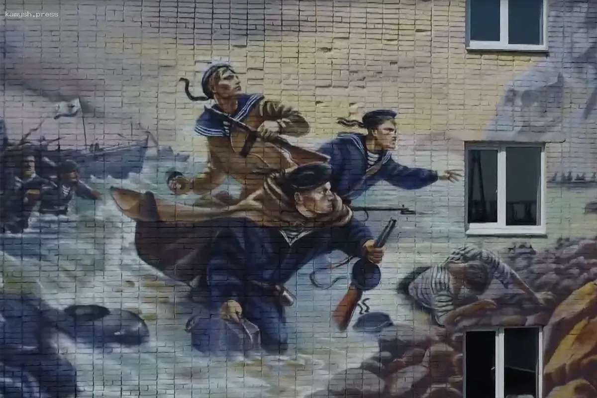 Владивосток отметил открытие мурала «Десант на Курильские острова» на здании