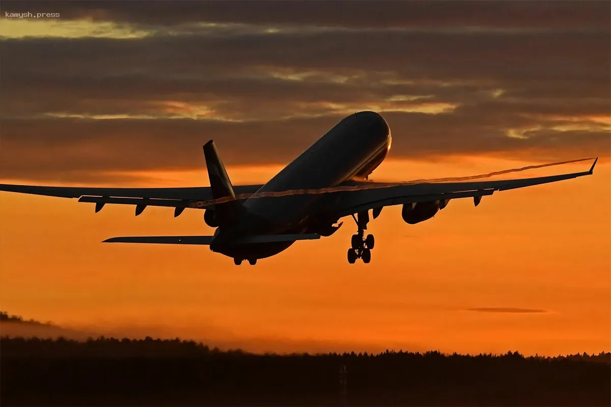 Стюардесса поделилась секретом экономии на авиабилетах, который не одобряют авиакомпании