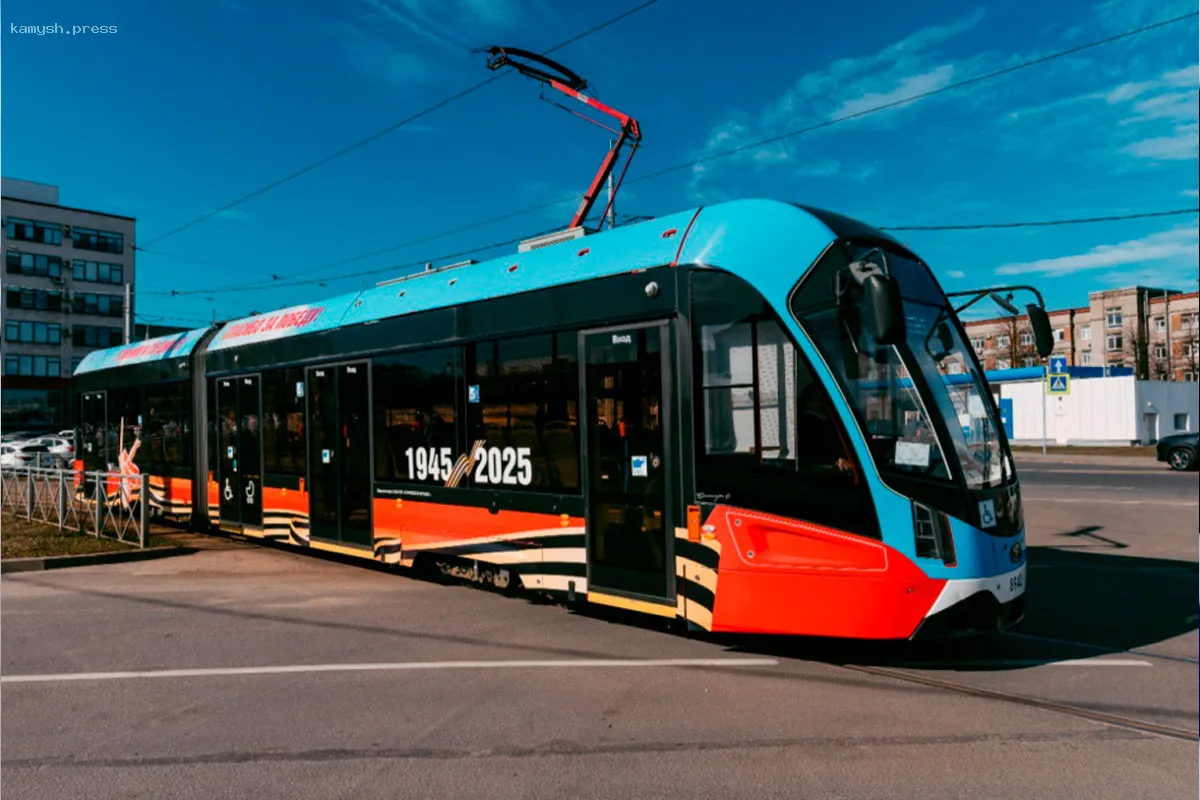 В Санкт-Петербурге подготовили трамваи и троллейбусы к 80-летию Победы