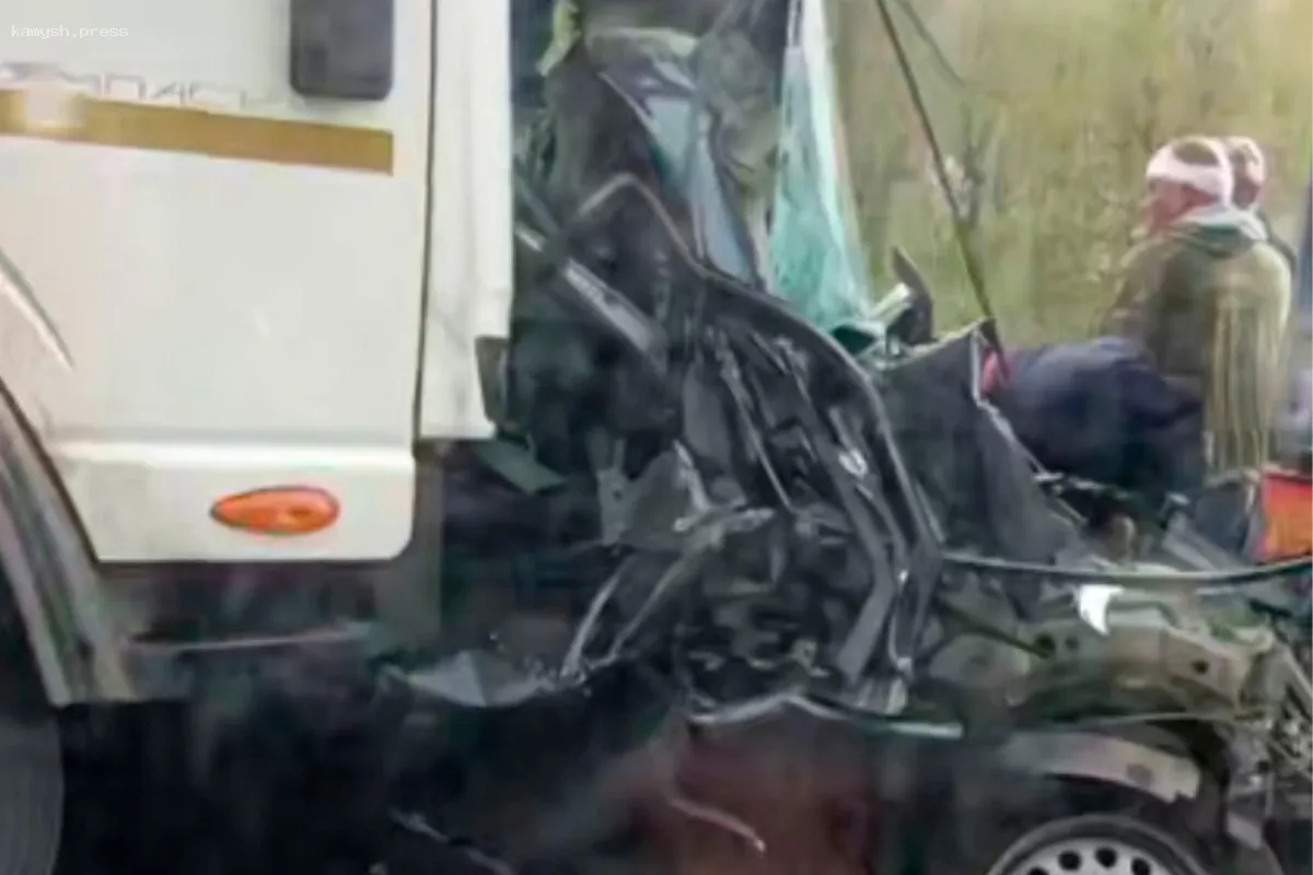 Трагическая авария на железнодорожном переезде в Подольске с участием трех автомобилей