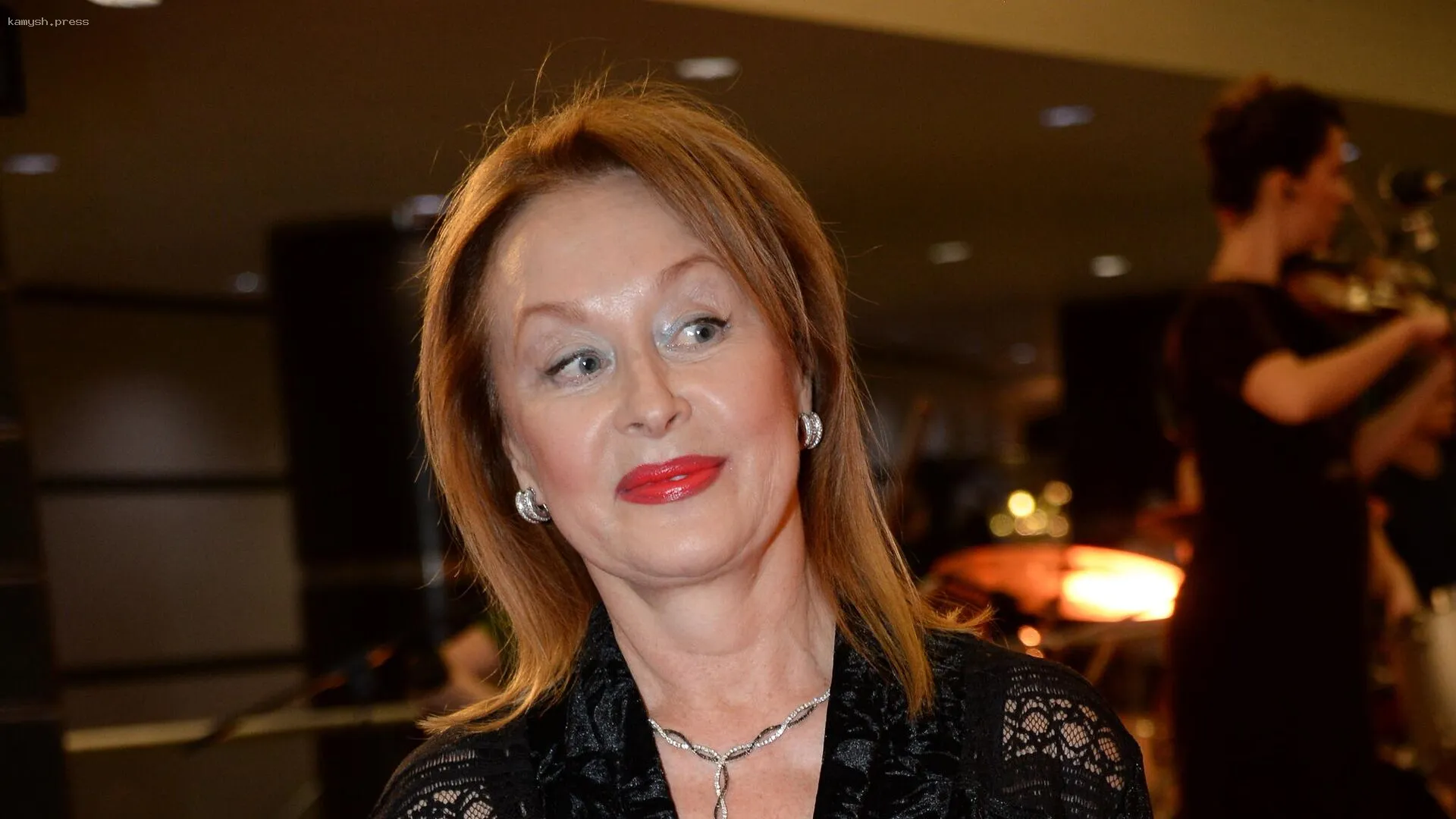 Отбили веру в любовь, но принципы остались. Ларисе Удовиченко — 70! Как «Манька-облигация» сражалась с бандитами и отказывалась раздеваться