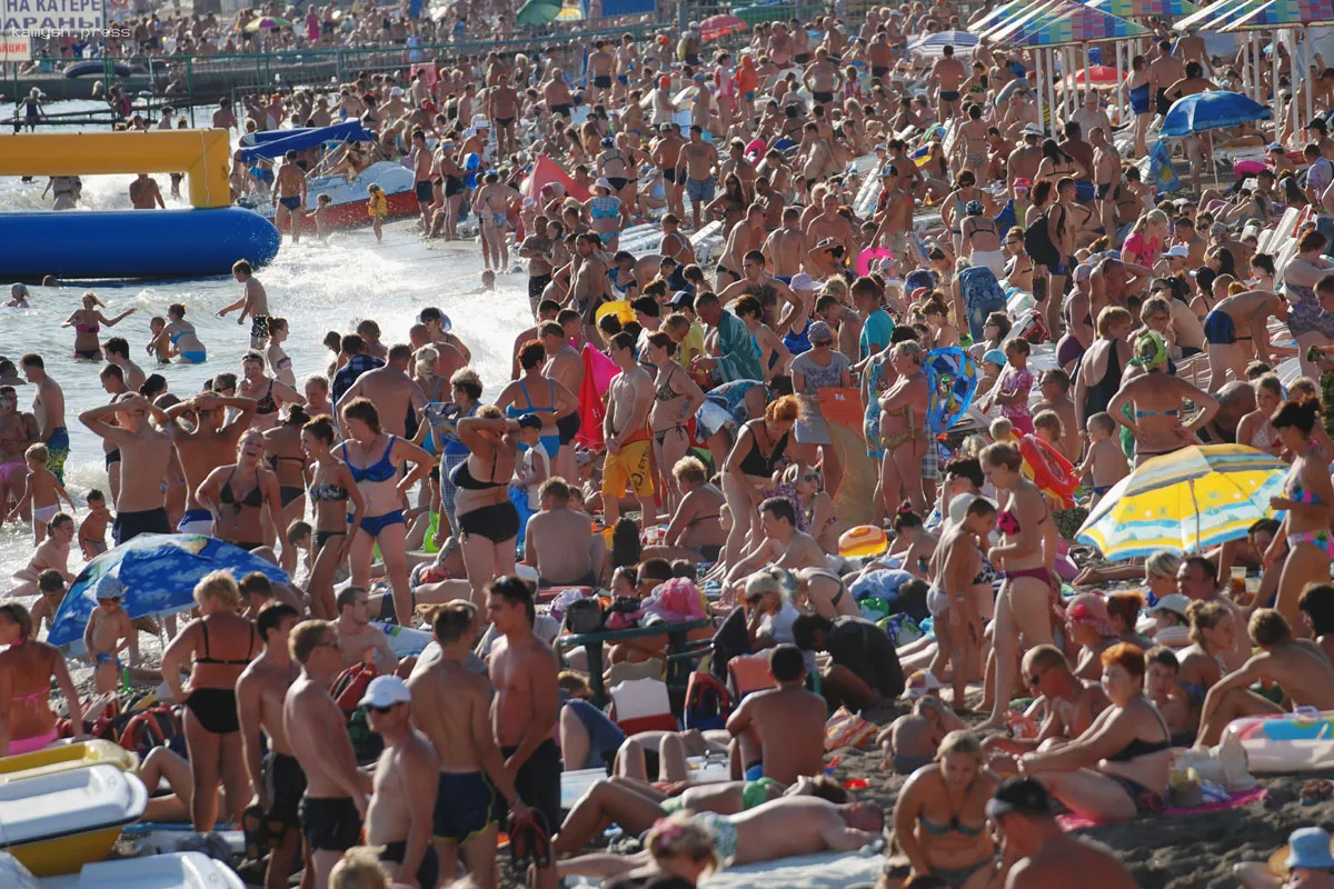 Юрист Поздняков объяснил последствия обнажения в общественных местах