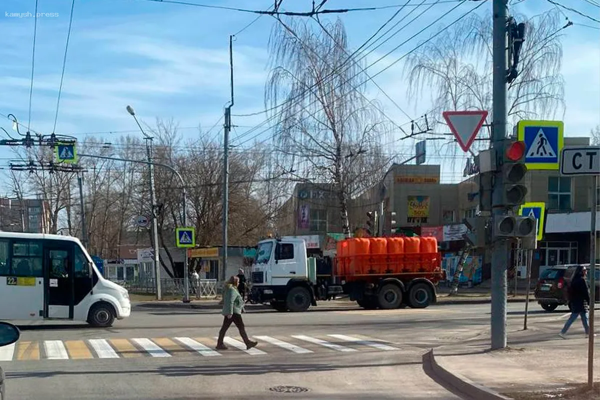 В Йошкар-Оле продолжается активная уборка улиц после зимнего периода