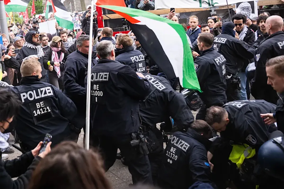 В Берлине полицейский пострадал во время акции в поддержку Палестины