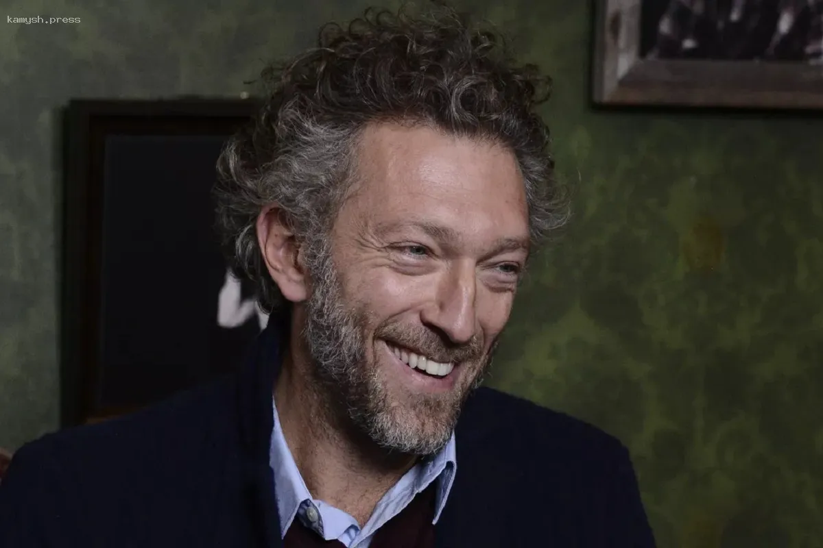 Венсан Кассель был замечен на мероприятии с 28-летней бразильской моделью