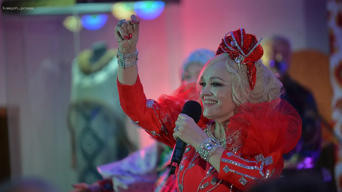 Виктор Дробыш объяснил, почему песни Кадышевой стали популярны среди молодежи