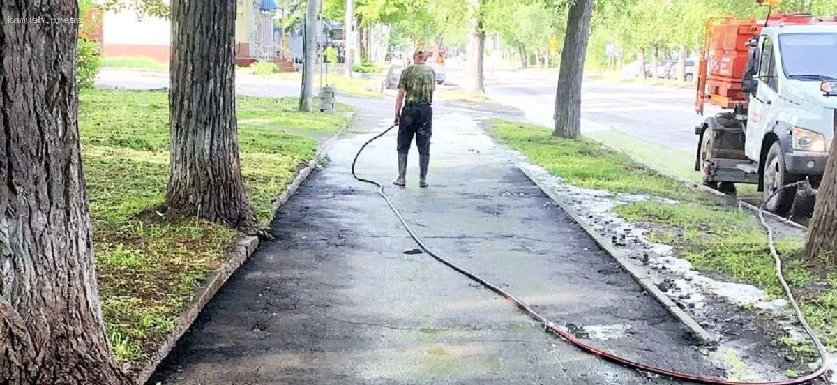 Власти Новосибирска рассказали, почему улицы города очищали с шампунем