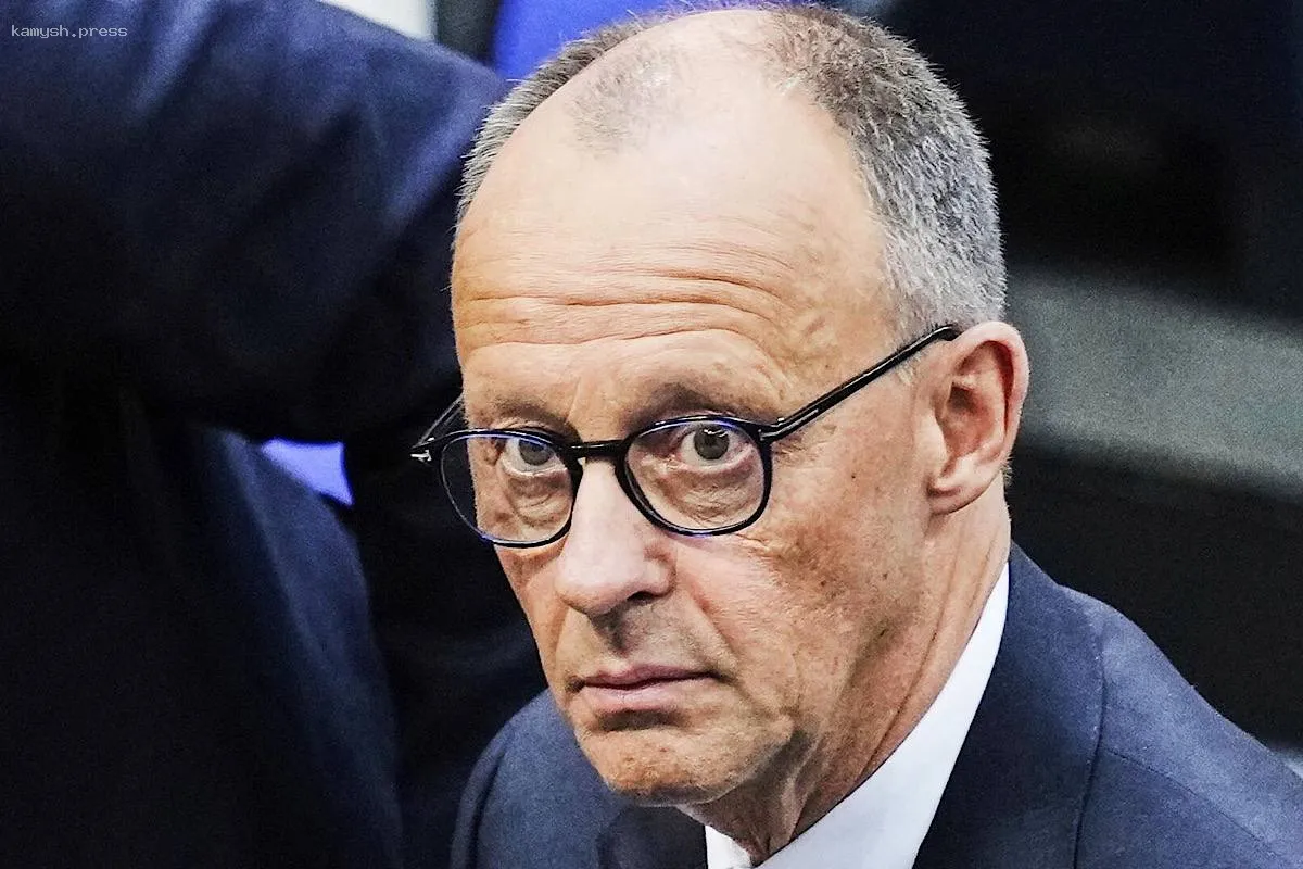 Мерца пригласили посетить Москву 9 мая для разрешения конфликта