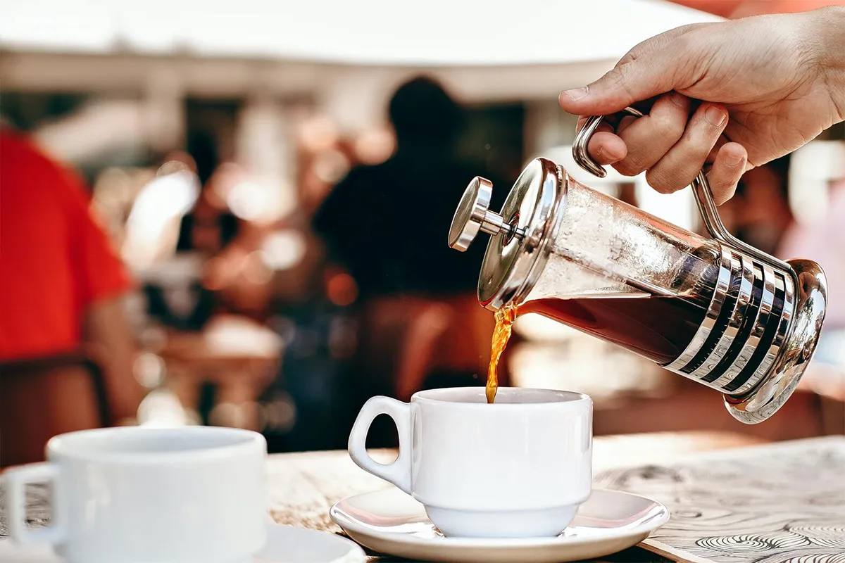 Юрист объяснила, разрешено ли пить чай во время работы