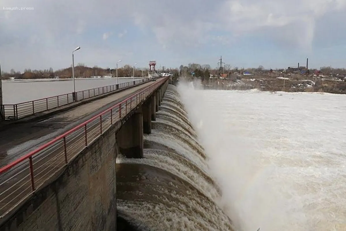 Переполненные водоемы Северо-Казахстанской области угрожают Тюменской области