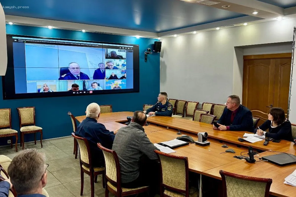 Два ледокола начинают работу в Белом море