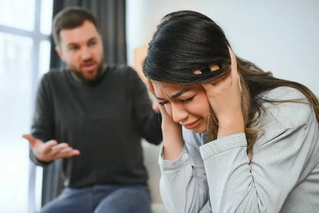 Психолог выявил ключевую проблему современного тренда «Слушаем и не осуждаем»